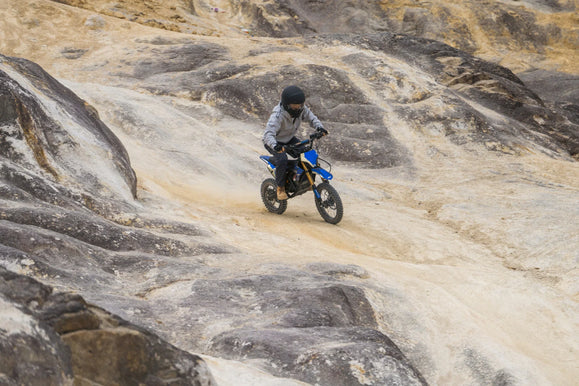 Zonveer DX1 electric mini bike on muddy trail terrain before gear checks